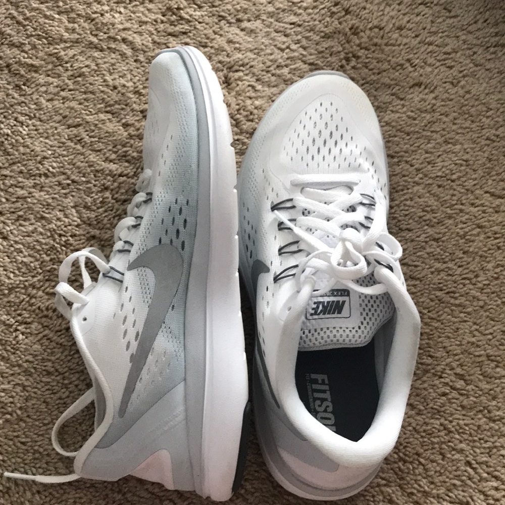 White Nike Running Shoes Women’s
